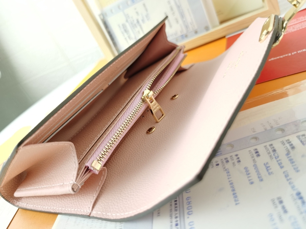 LVコピーウォレット着用イメージ